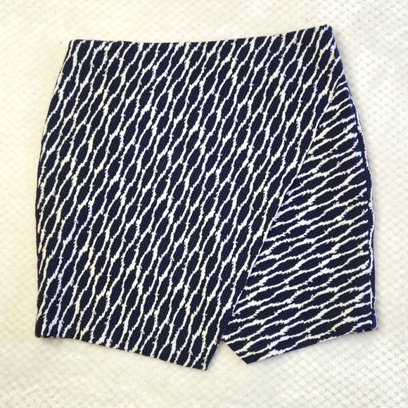 LOFT MINI SKIRT WOMENS SIZE L PETITE NAVY AND WHITE COLOR - Picture 2 of 12